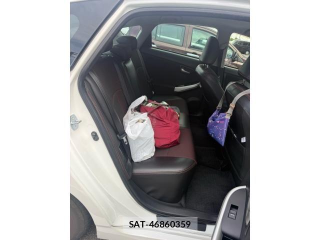 Toyota PRIUS 2014-07 8438738-15