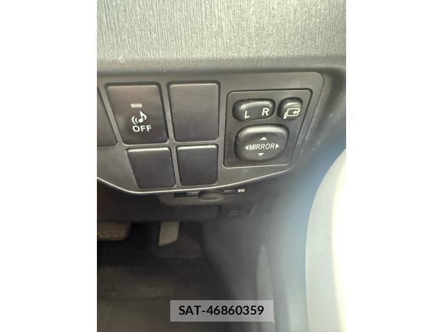 Toyota PRIUS 2014-07 8438738-16