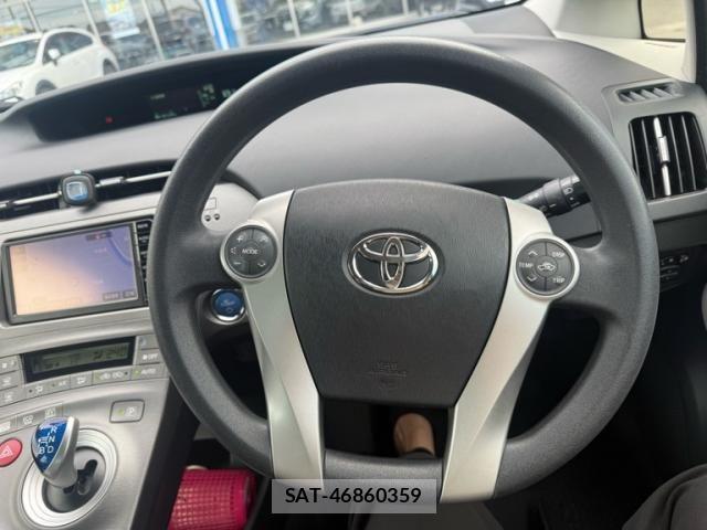 Toyota PRIUS 2014-07 8438738-18