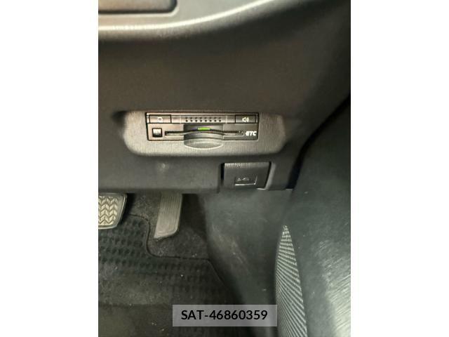 Toyota PRIUS 2014-07 8438738-19