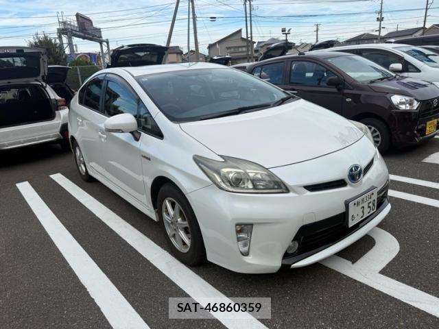 Toyota PRIUS 2014-07 8438738-2