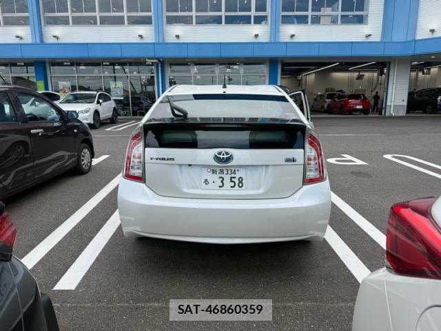 Toyota PRIUS 2014-07 8438738-4