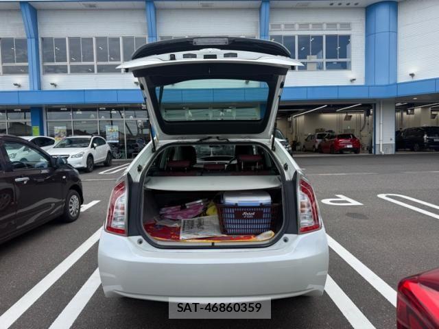 Toyota PRIUS 2014-07 8438738-5