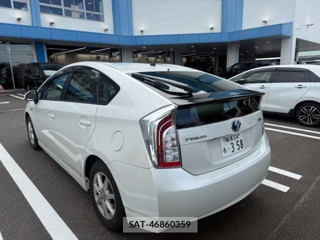Toyota PRIUS 2014-07 8438738-6