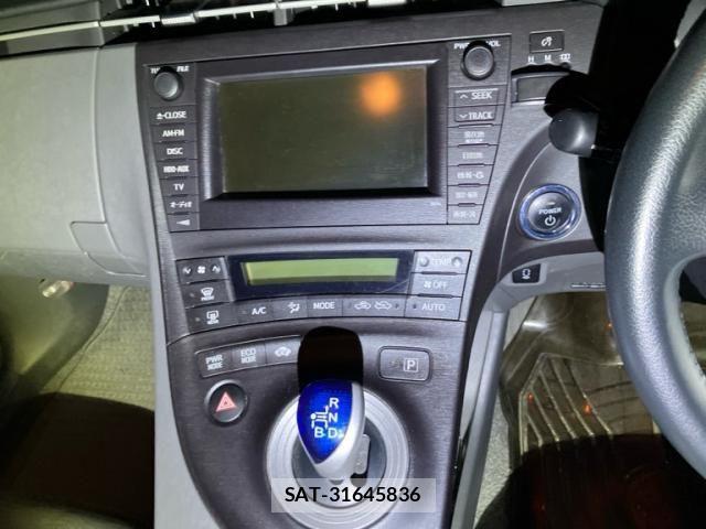 Toyota PRIUS 2011-01 8458241-11