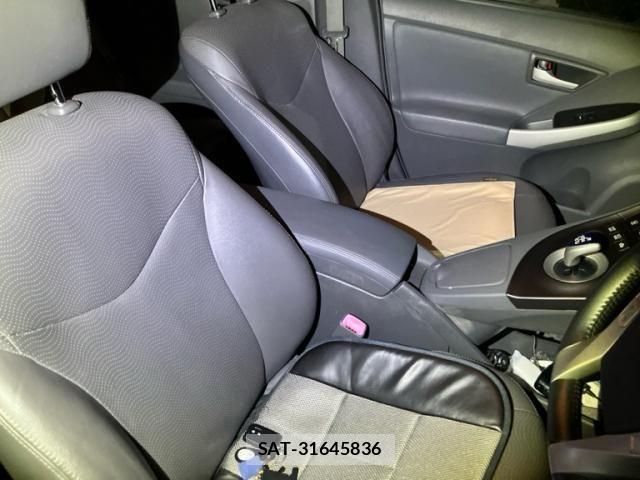 Toyota PRIUS 2011-01 8458241-12