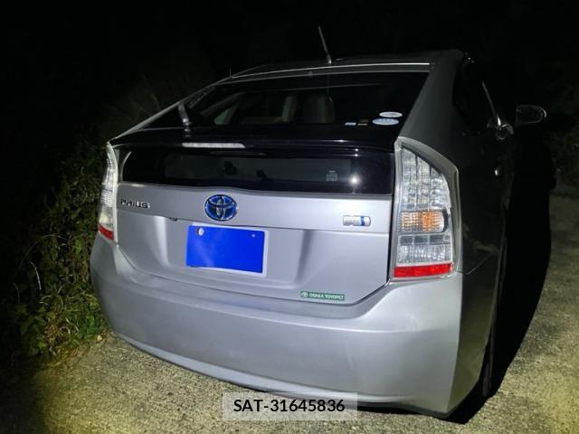 Toyota PRIUS 2011-01 8458241-1