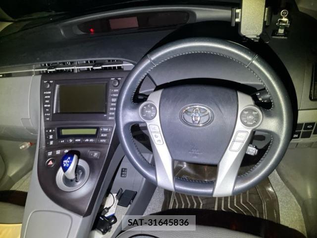 Toyota PRIUS 2011-01 8458241-8