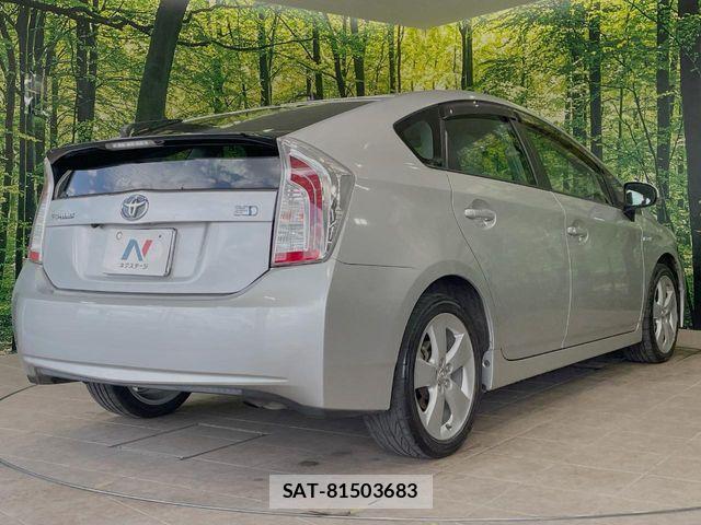 Toyota PRIUS 2014-03 8458232-16