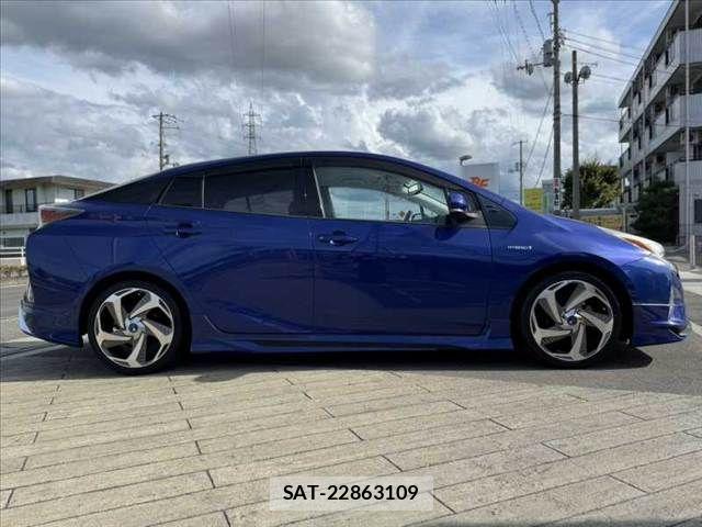 Toyota PRIUS 2016-05 8458219-11