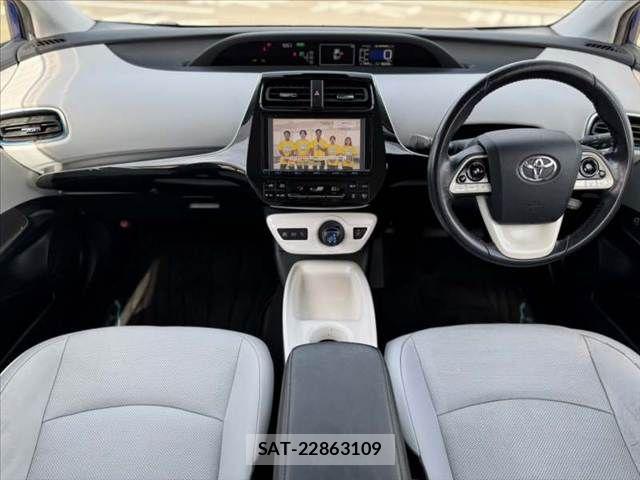 Toyota PRIUS 2016-05 8458219-1