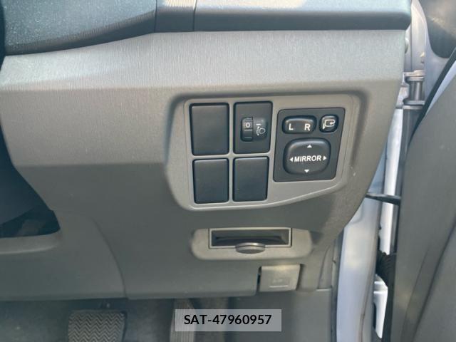 Toyota PRIUS 2010-12 8458240-11