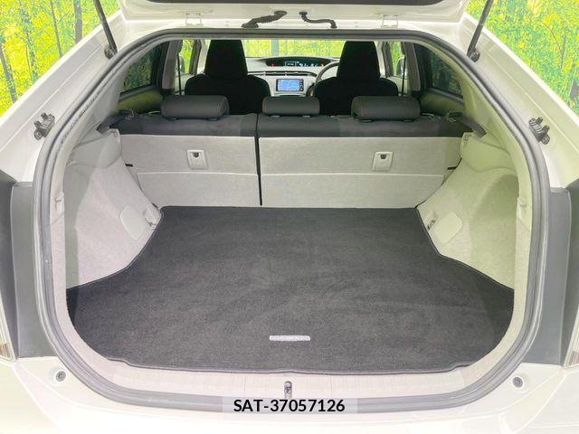 Toyota PRIUS 2013-08 8458228-9