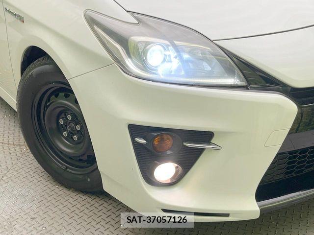 Toyota PRIUS 2013-08 8458228-11