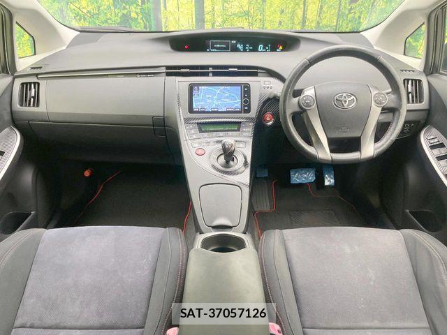 Toyota PRIUS 2013-08 8458228-1