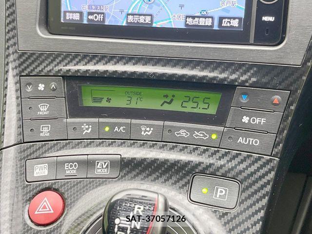 Toyota PRIUS 2013-08 8458228-6