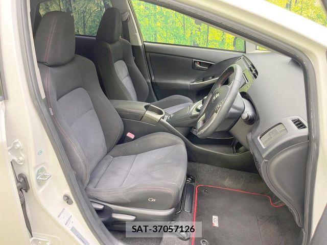 Toyota PRIUS 2013-08 8458228-7