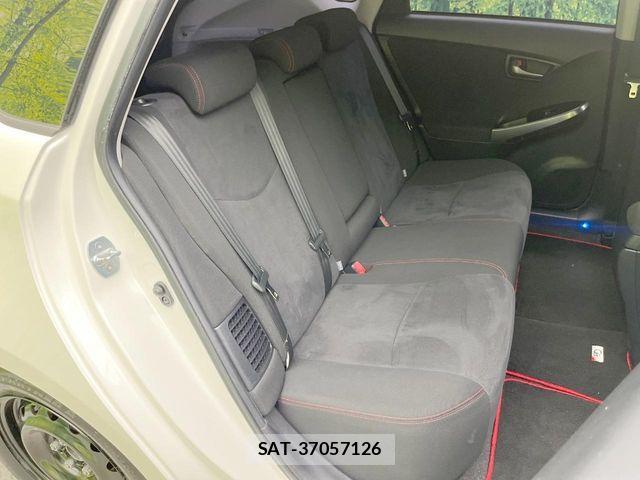 Toyota PRIUS 2013-08 8458228-8