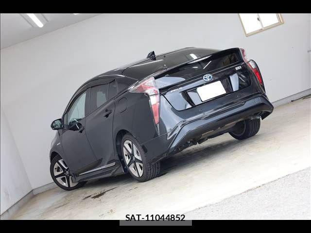 Toyota PRIUS 2017-08 8458221-10
