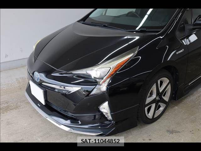 Toyota PRIUS 2017-08 8458221-12