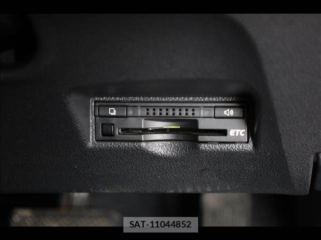 Toyota PRIUS 2017-08 8458221-16