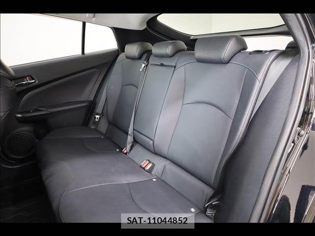 Toyota PRIUS 2017-08 8458221-18