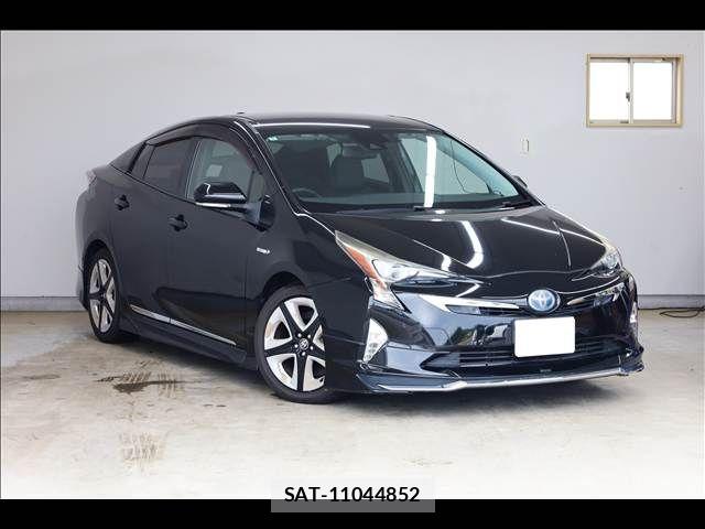 Toyota PRIUS 2017-08 8458221-1