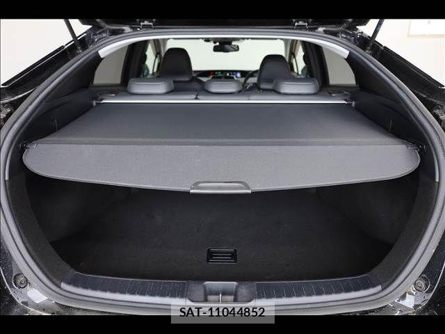 Toyota PRIUS 2017-08 8458221-19