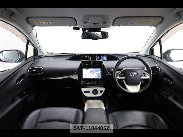 Toyota PRIUS 2017-08 8458221-2
