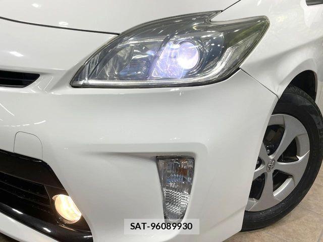 Toyota PRIUS 2014-02 8458225-11