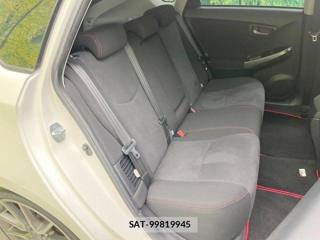Toyota PRIUS 2014-02 8458229-8