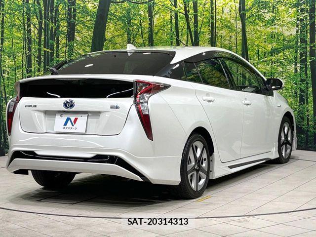 Toyota PRIUS 2015-12 8458215-16