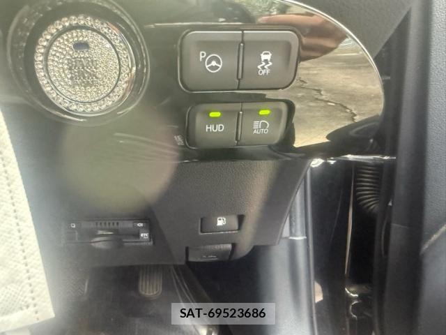 Toyota PRIUS 2017-08 8458224-16