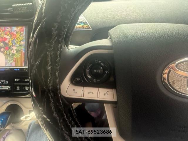 Toyota PRIUS 2017-08 8458224-18