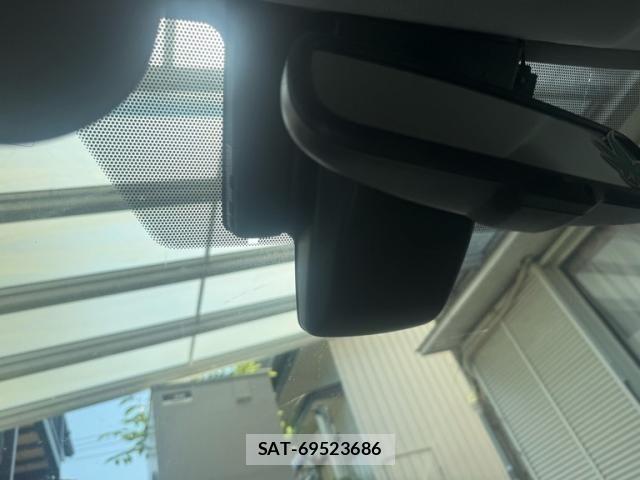 Toyota PRIUS 2017-08 8458224-26