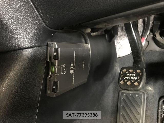 Toyota PRIUS 2017-10 8485941-18