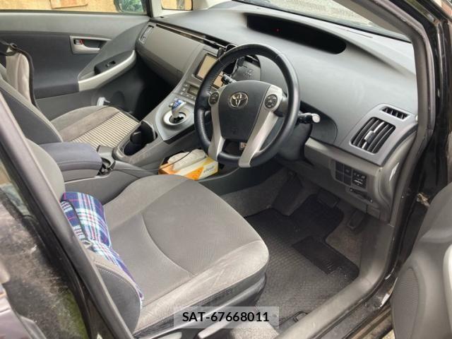 Toyota PRIUS 2011-10 8485956-10