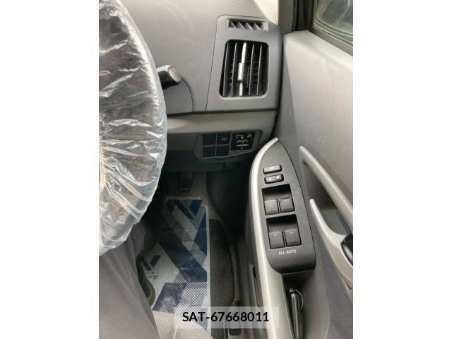 Toyota PRIUS 2011-10 8485956-13