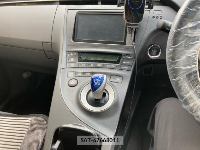 Toyota PRIUS 2011-10 8485956-15