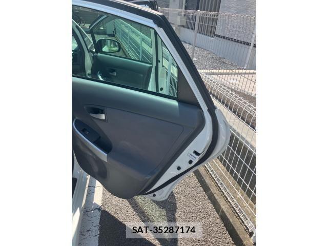 Toyota PRIUS 2010-05 8485955-10