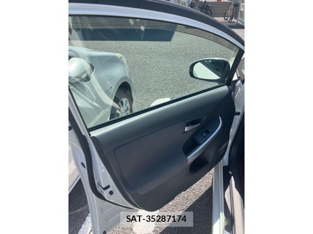 Toyota PRIUS 2010-05 8485955-14