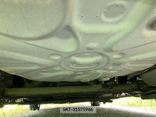 Toyota PRIUS 2010-11 8485958-11