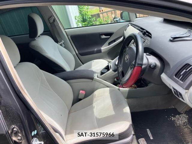 Toyota PRIUS 2010-11 8485958-12