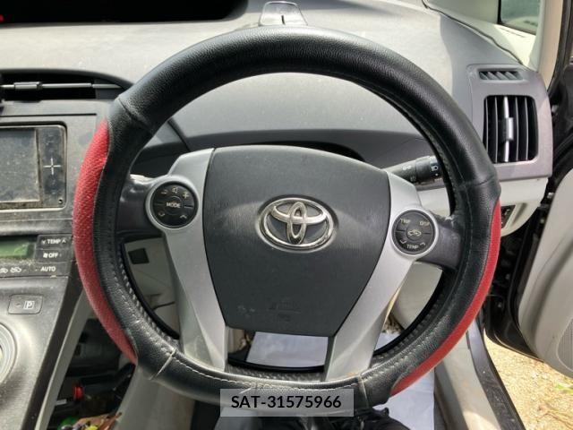 Toyota PRIUS 2010-11 8485958-15