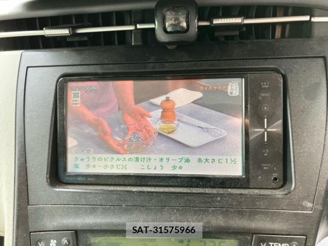 Toyota PRIUS 2010-11 8485958-20