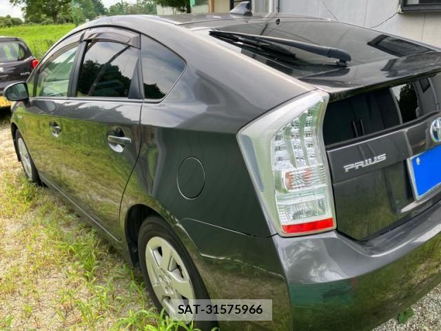 Toyota PRIUS 2010-11 8485958-4