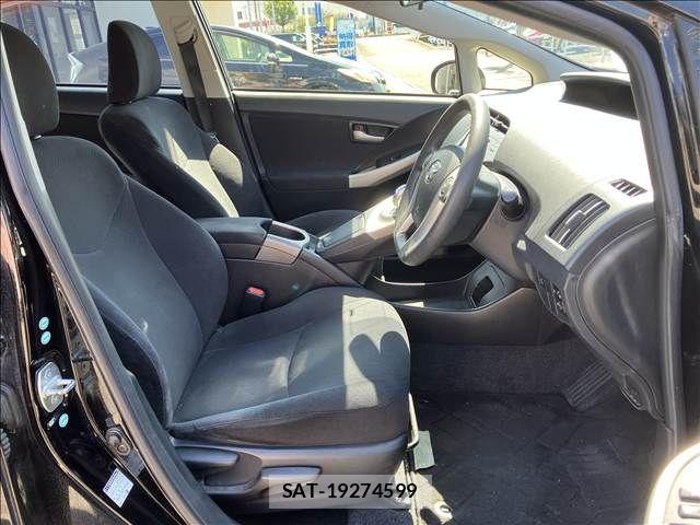 Toyota PRIUS 2014-01 8485945-10