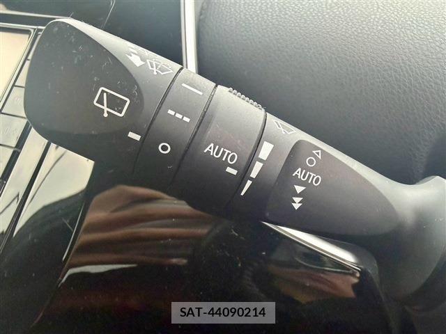 Toyota PRIUS 2017-01 8485942-11