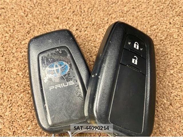Toyota PRIUS 2017-01 8485942-15