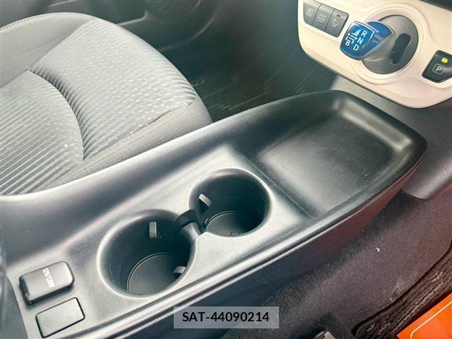 Toyota PRIUS 2017-01 8485942-18
